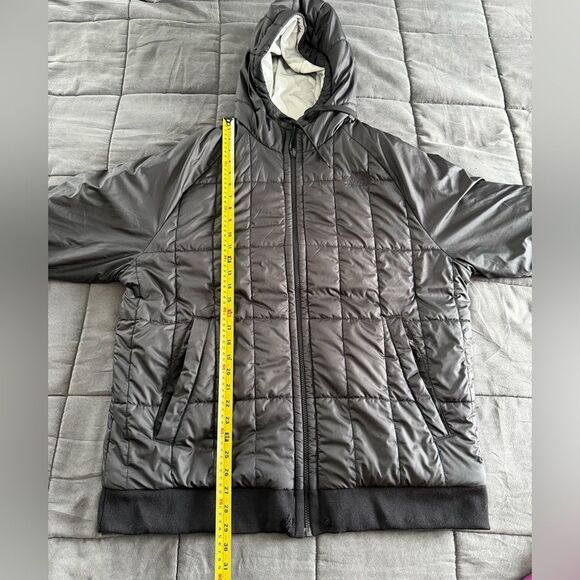 The North Face Men's Reversible Camo and Black Puffer Jacket - Picture 13 of 15